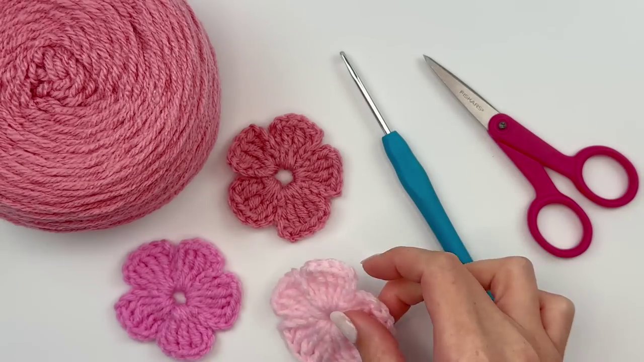 Craft a Perfect Crochet Flower in Minutes: A Beginner-Friendly Tutorial