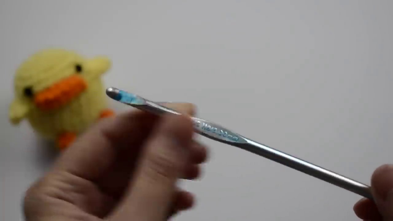 A visual comparison showing the two primary ways to hold a crochet hook: the pencil grip and the knife grip.