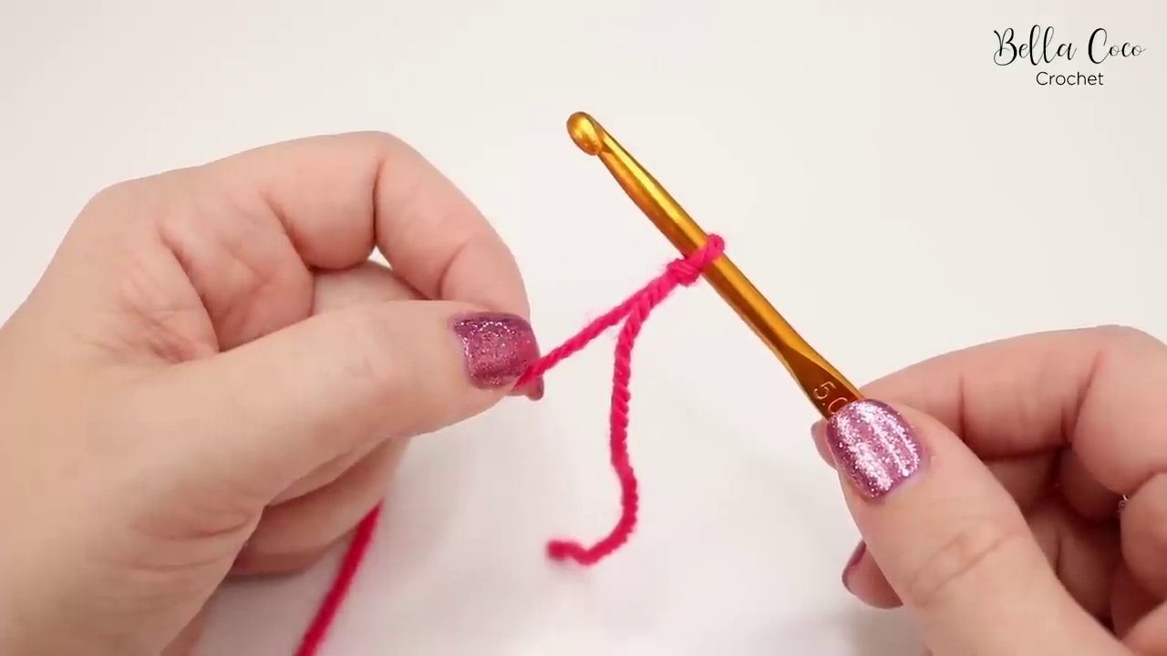 A demonstration of the "knife hold" for the crochet hook and the proper yarn tensioning around the fingers.