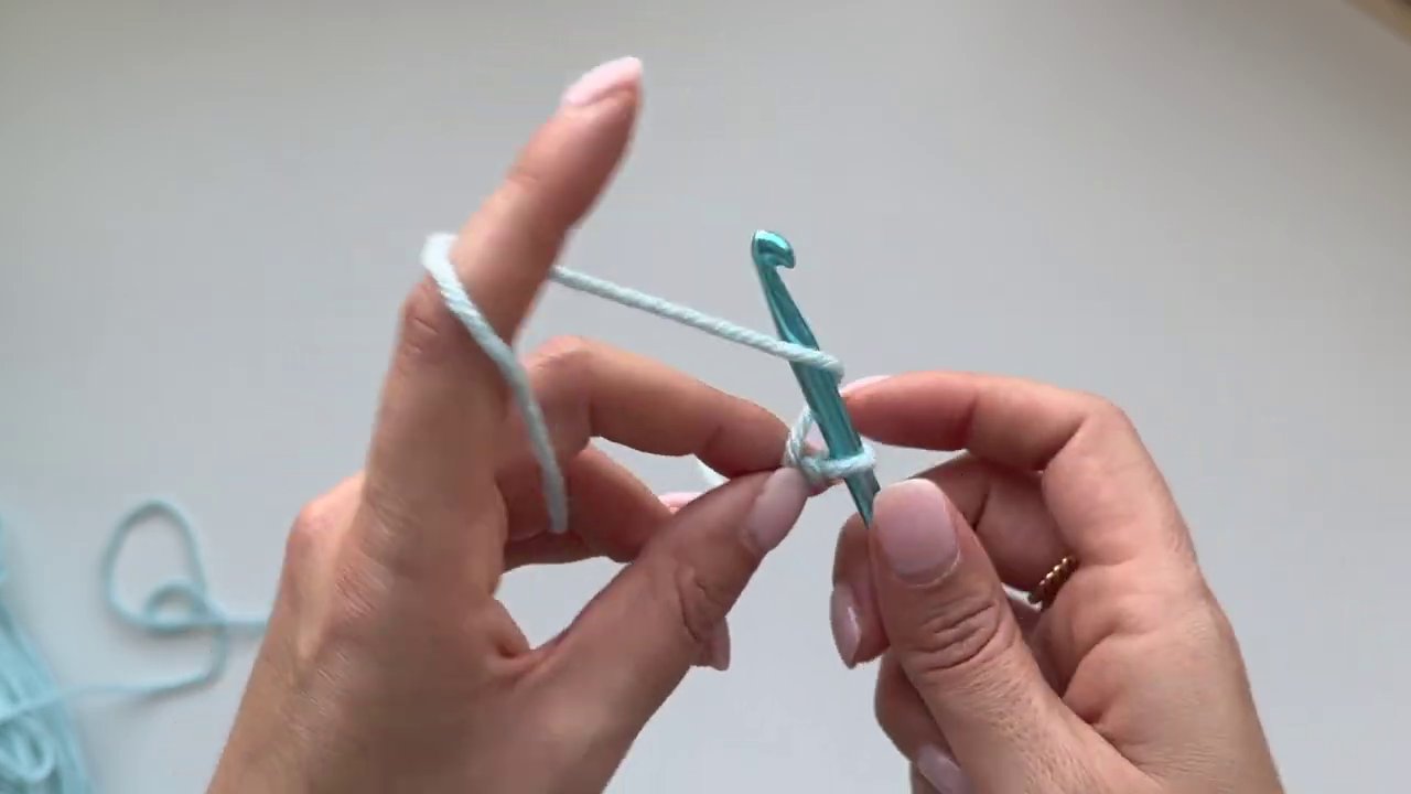 A finished, uniform foundation chain is displayed, showcasing the result of consistent tension and proper technique.