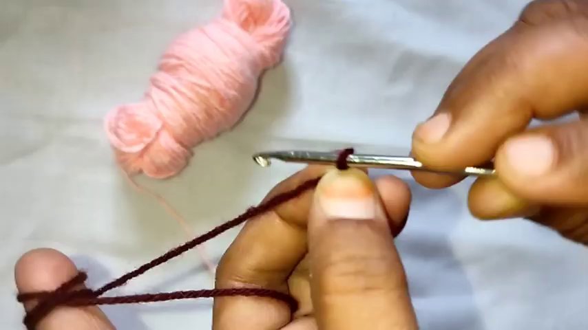 How to Crochet for Beginners: A Step-by-Step Guide to Your First Project