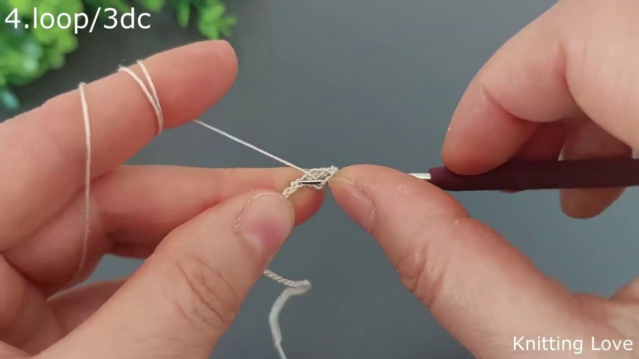 Hands working five double crochets into the center of the previous row, with the watermark reading “5dc.”