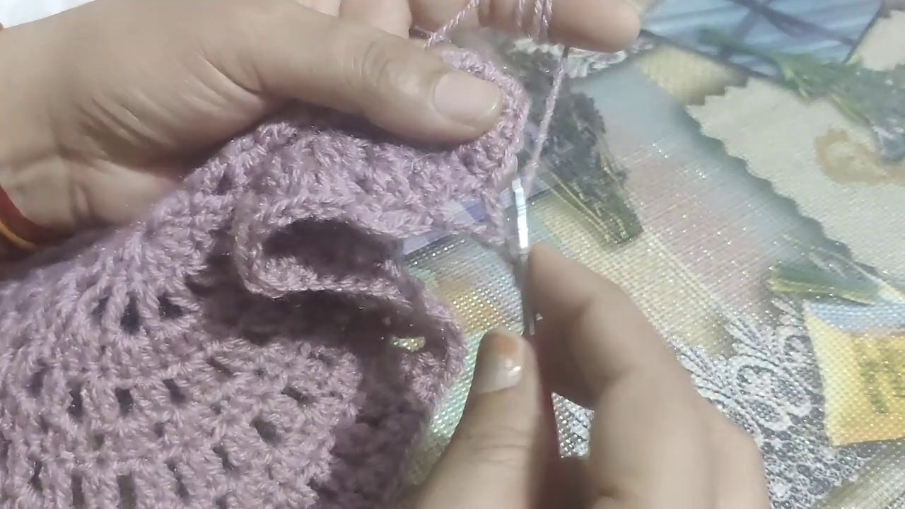 Slip stitching the round closed before cutting the yarn.