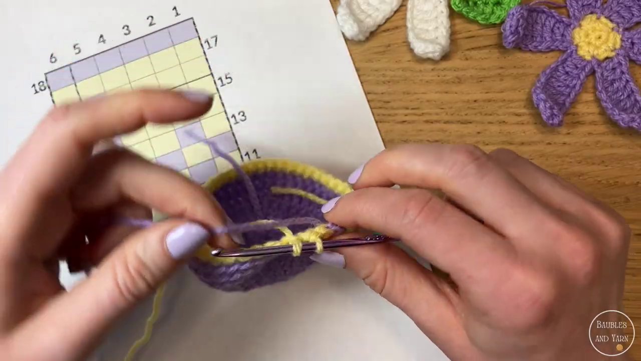 Close-up showing how carried yarn can sometimes be visible through light-colored stitches.