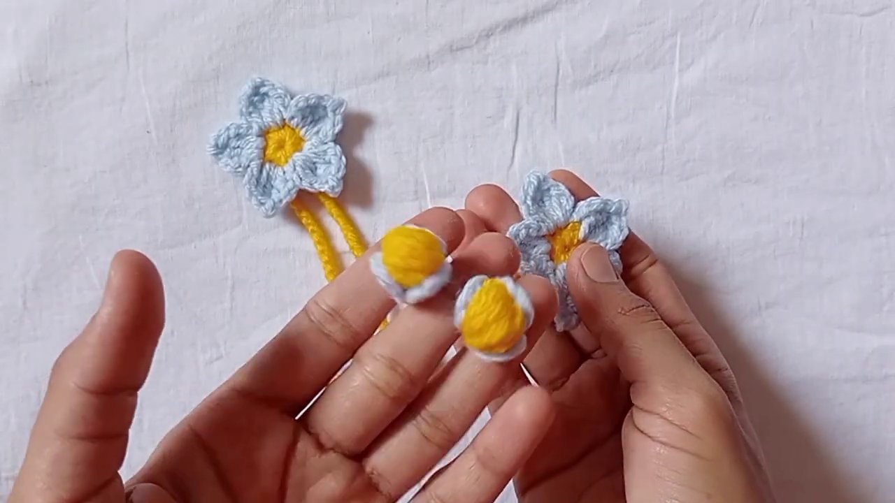 Crochet Flower Accessories: Brooches, Hair Clips, and Pear Ties You Can Make Today