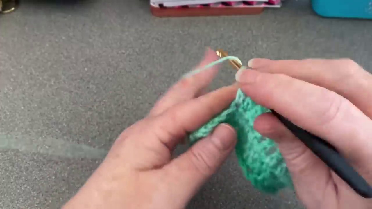 A completed swatch showing the straight, even edge produced by the no-chain method.